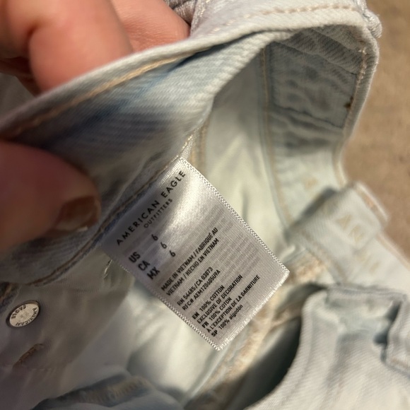 American eagle high waisted light washed Jean shorts - Picture 7 of 8